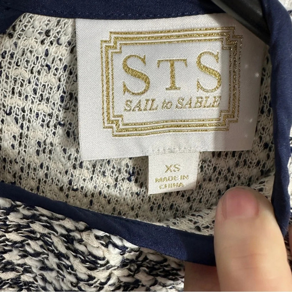 Sail to Sable top size XS, navy/off white with bell sleeves, nubby, nautical - Picture 3 of 8